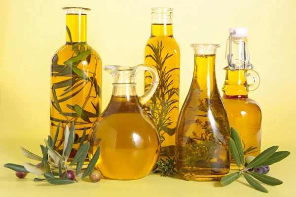 Bottiglie di olio assortiti — Foto Stock