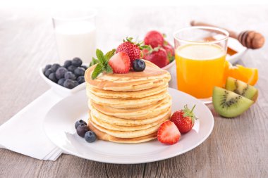 çilek ile ev yapımı kek