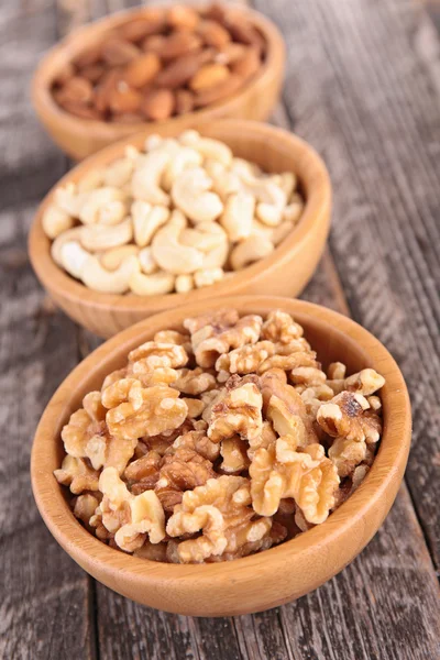 Blandade nötter skålar — Stockfoto