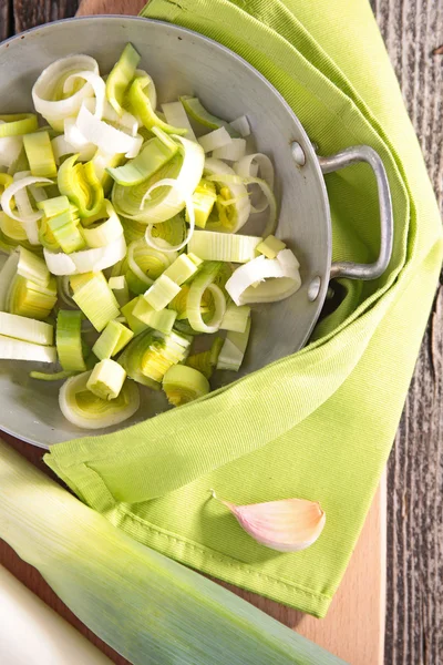 Gryta med purjolök, vegetarianmat — Stockfoto