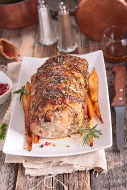 Otlar ile pişmiş et