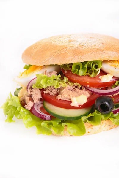 Sandwich with vegetables and tuna — Stock Photo, Image