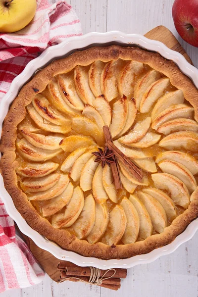 Classique, tarte aux pommes traditionnelle — Photo