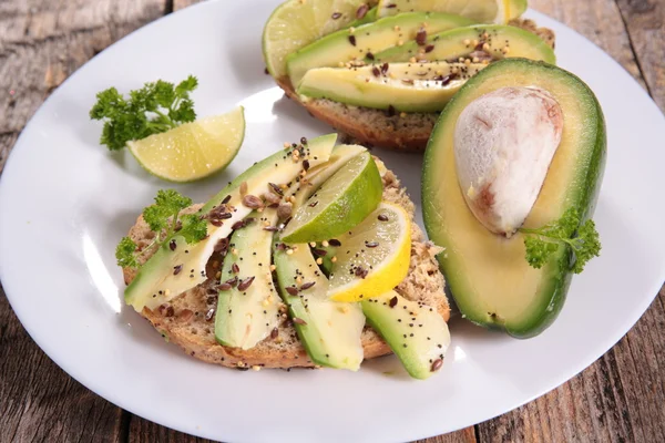 Sándwiches de aguacate vegetariano —  Fotos de Stock