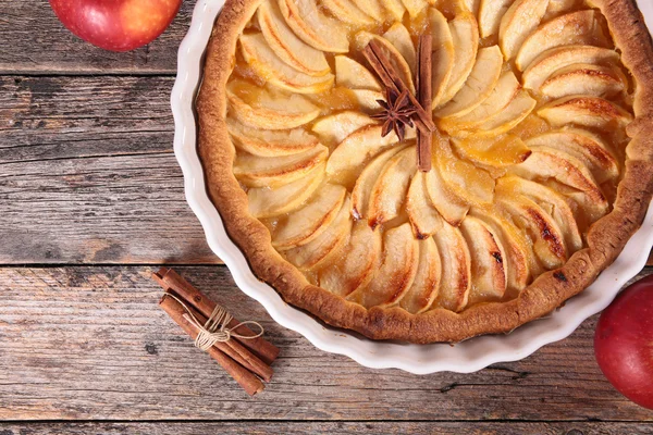 Классический, традиционный яблочный пирог — стоковое фото
