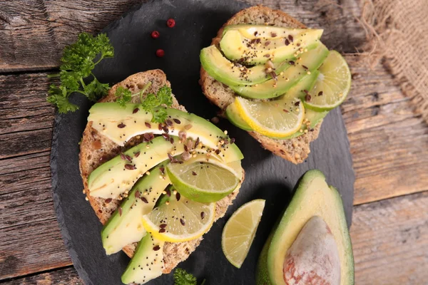 Vegetarian avocado sandwiches — Stock Photo, Image