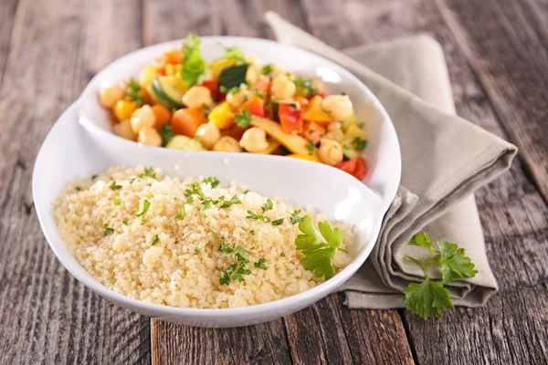 Couscous bollito e verdure — Foto Stock