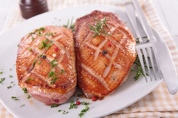 Gebratene Entenbrust — Stockfoto