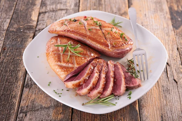 Pechuga de pato asado —  Fotos de Stock