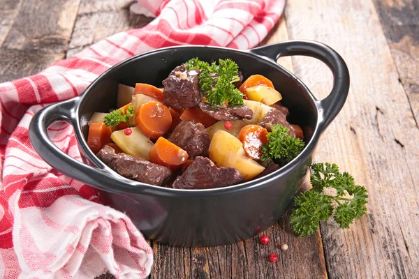 Estofado de carne con verduras —  Fotos de Stock