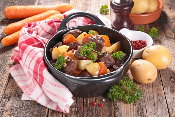 Guisado de carne com legumes — Fotografia de Stock