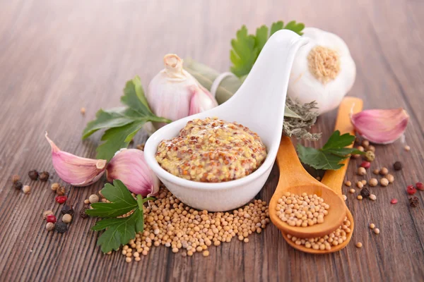 Mustard grains with spices — Stock Photo, Image