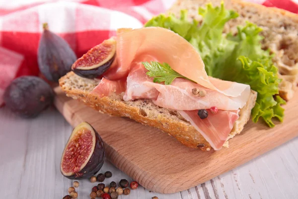 Brot und Schinken — Stockfoto