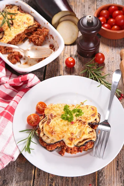 Moussaka, Kartoffeln mit Fleisch gebacken — Stockfoto