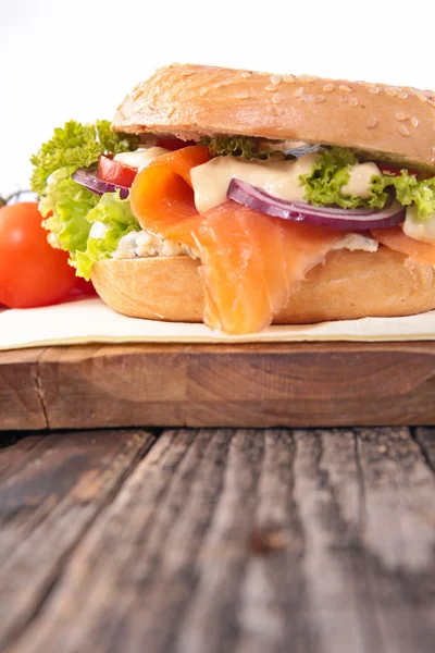 Sandwich with salmon and vegetales — Stock Photo, Image