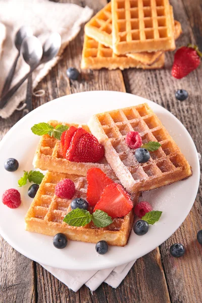 Waffles dessert with berries — Stock Photo, Image