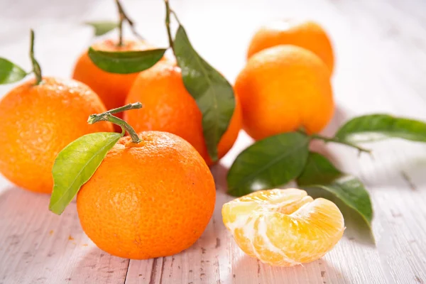 新鮮な柑橘系の果物のクレメンタイン — ストック写真