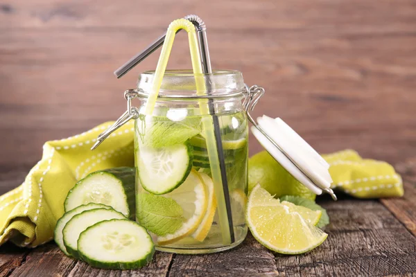 Detox water with lemon and cucumber — Stock Photo, Image