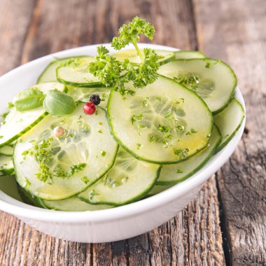 taze salatalık salatası