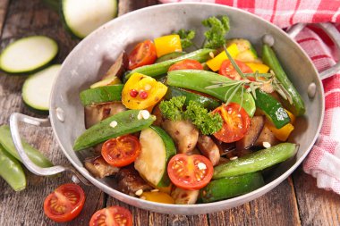 çeşitli kızarmış sebze