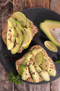 Vejetaryen avokado sandviç