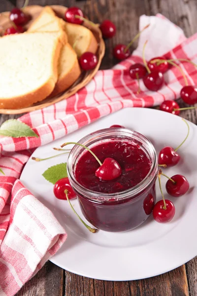 Třešňový džem s čerstvým cherry — Stock fotografie