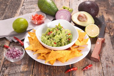 guacamole tortilla cips ile