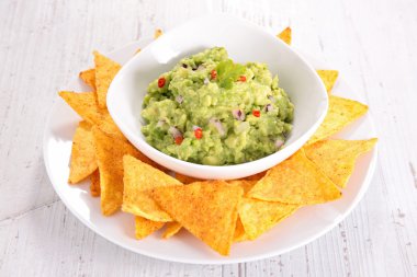guacamole tortilla cips ile
