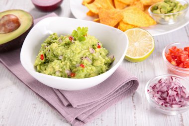 guacamole tortilla cips ile