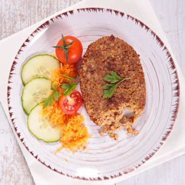 Bulgur biftek vegetales ile