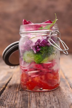 Katman sebze salatası