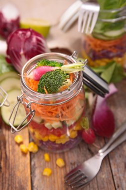 Katman sebze salatası