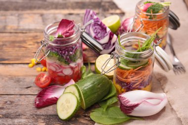 Katman sebze salatası