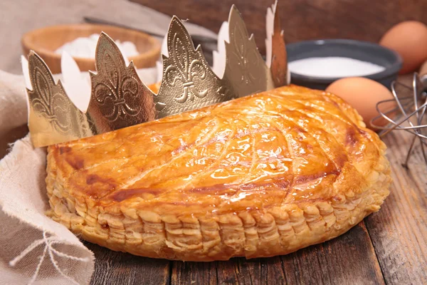 Gâteau épiphanie avec couronne — Photo