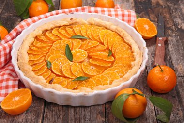 meyve ile ev yapımı narenciye tart