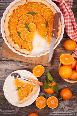 meyve ile ev yapımı narenciye tart