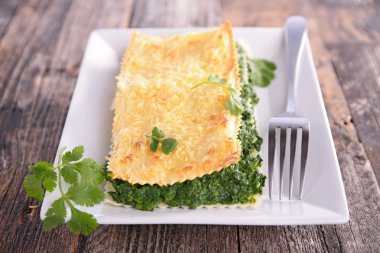 Vejetaryen ıspanak lazanya