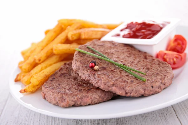 Biefstuk en Franse frietjes — Stockfoto