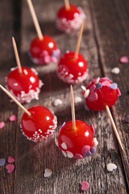 tatlı elma şekerlenmiş