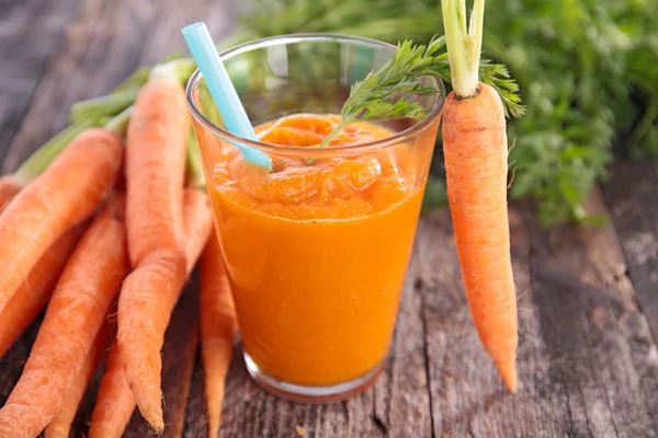 Fresh carrot juice — Stock Photo, Image