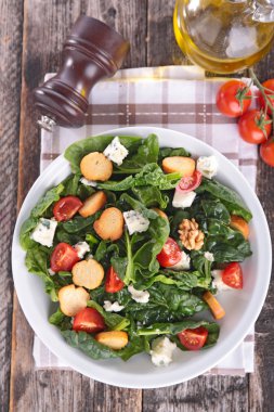 domates ıspanak salatası