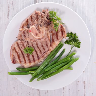 Izgara et ve yeşil fasulye