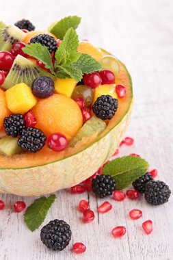 Vejetaryen meyve salatası