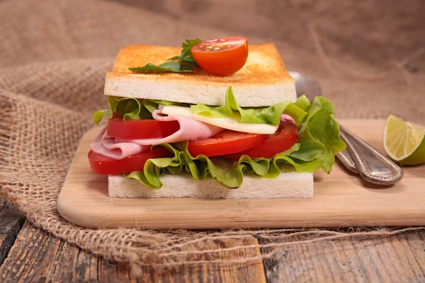 Sanduíche com presunto e queijo — Fotografia de Stock