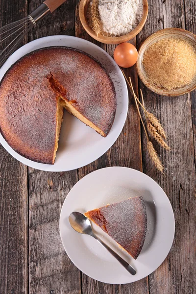 Yogurt cake with ingredients — Stock Photo, Image