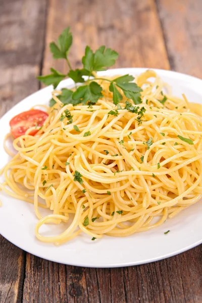 Makaron spaghetti z ziołami — Zdjęcie stockowe