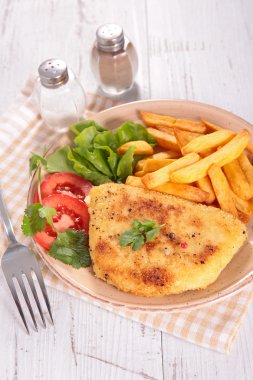 ekmekli et ve patates kızartması