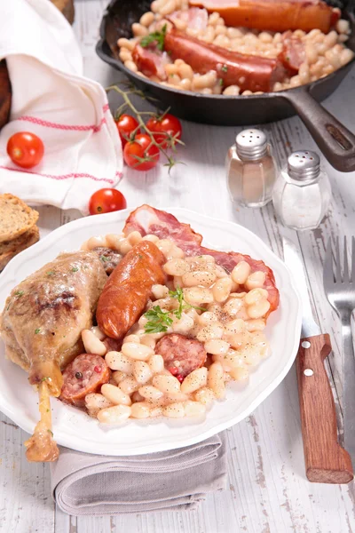 Cassoulet, фасоль с мясом — стоковое фото