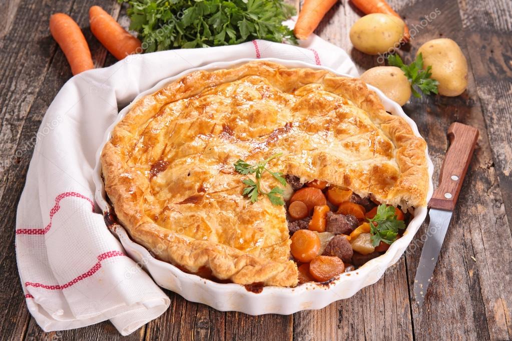 TOMBE LA NEIGE! - Page 22 Depositphotos_93036156-stock-photo-meat-pie-with-vegetables