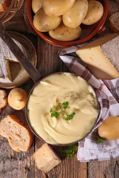 Aligot, kaas en aardappel fondue — Stockfoto